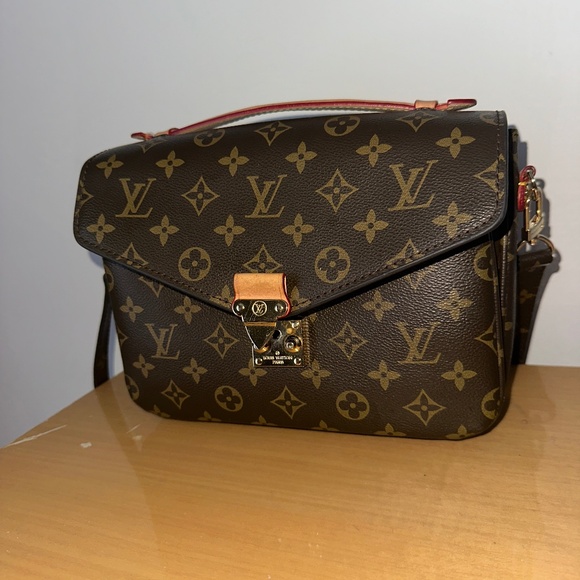 Authentic Louis Vuitton - Picture 1 of 6